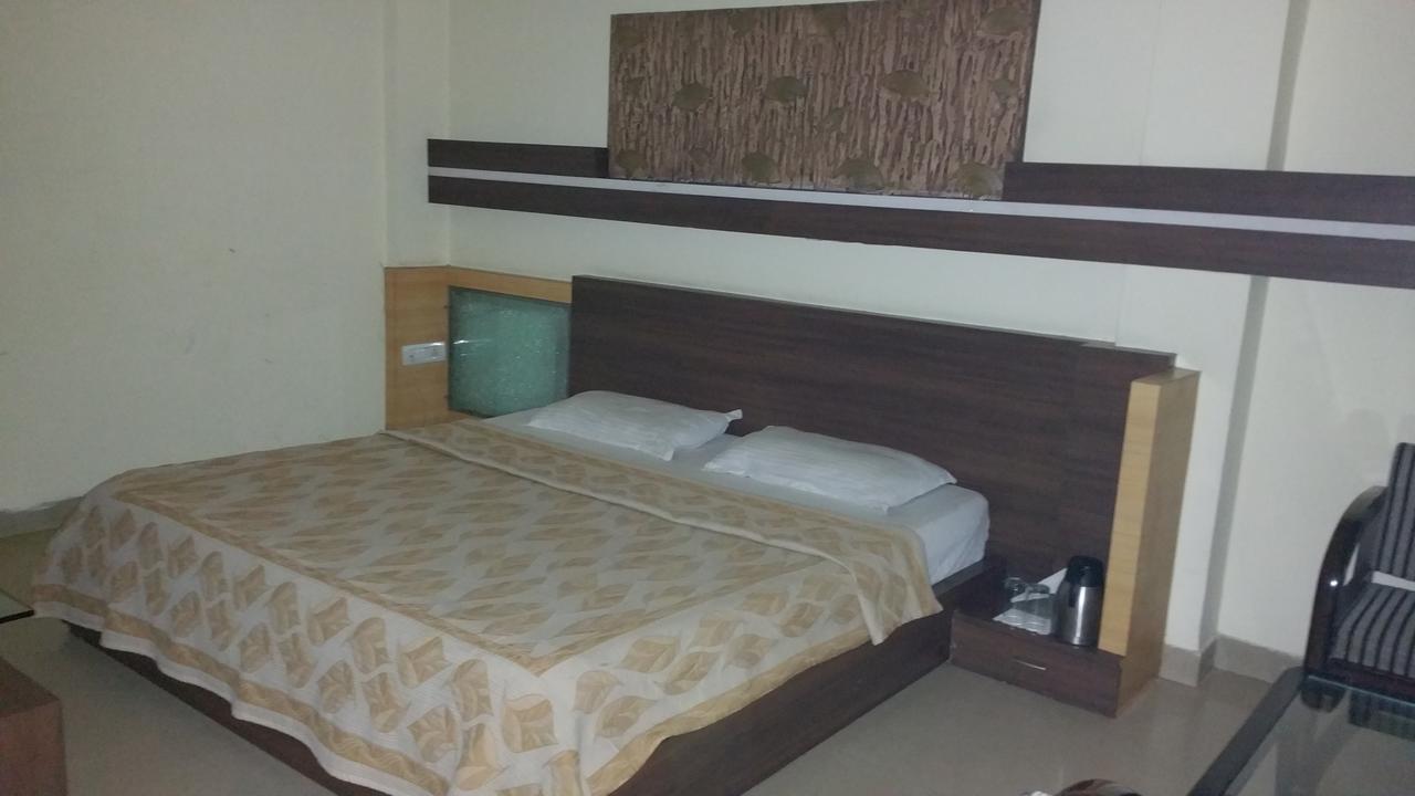 Hotel 9Th Planet Thānesar Buitenkant foto