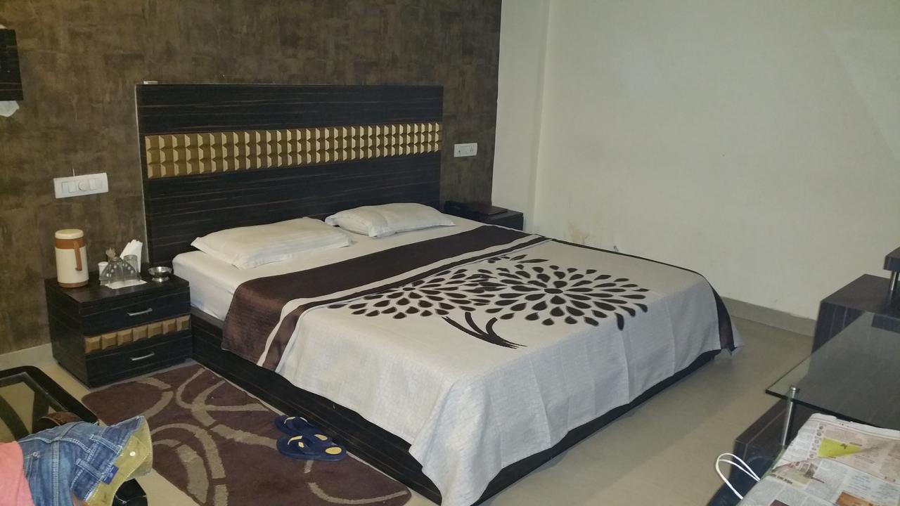Hotel 9Th Planet Thānesar Buitenkant foto
